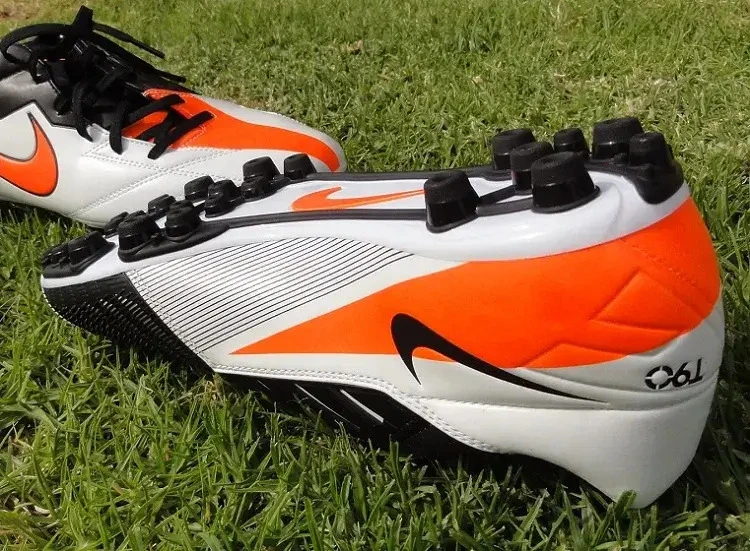 What-Kind-of-Soccer-Shoes-Do-You-Wear-on-Turf